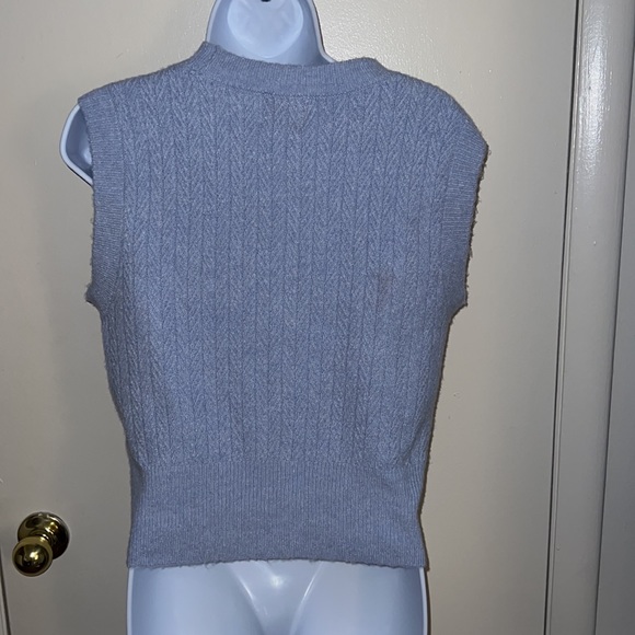 🌹Pink Rose baby blue pullover sweater vest. - Picture 2 of 5